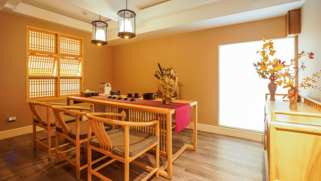 鬧市一隅新中式茶館 倉(cāng)儲(chǔ)服務(wù)何以成年輕人新寵？